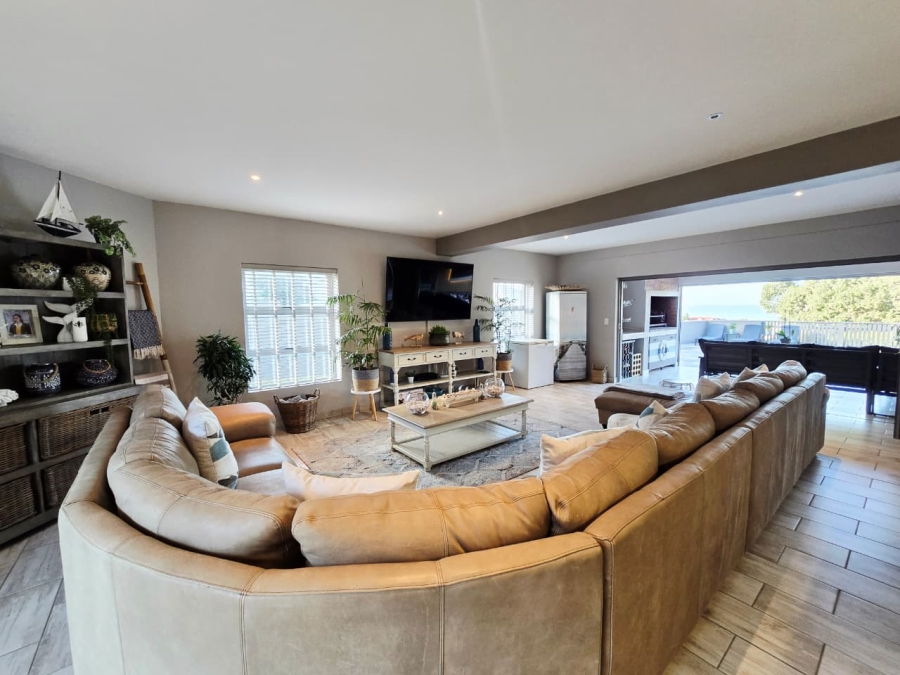 6 Bedroom Property for Sale in Glentana Western Cape